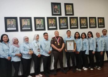 Kajari Kota Bandung Irfan Wibowo Raih Rekor MURI Pembagian KIA Terbanyak, Pidum Humanis dan Pidsus Tajam